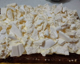 Foto del paso 5 de la receta: Torta brownie con frutos del bosque, crema y merengues crocantes