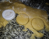 Foto del paso 6 de la receta: ☕"Mantequitas"🍪 galletitas caseras con harina leudante ❤