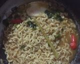 Foto langkah ke 5 dari resep Mie Instan Kuah Tom Yam.