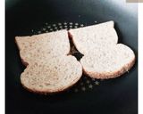 รูปขั้นตอนการทำที่ 2 ของ 🐟แซนวิชโฮลวีททูน่ามายองเนส Whole Wheat Tuna Mayonnaise Sandwich