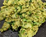 गावरान झणझणीत बटाट्याचे भरीत (Gavran Batatyache Bharit Recipe In Marathi) रेसिपी स्टेप 3 फोटो 