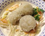 A picture of step 11 of Grüne Kartoffelklöße: German Potato Dumplings (using raw and cooked potatoes).