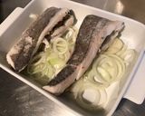 Une image de l'étape 5 de Filets de merlu aux oignons et câpres italiennes.