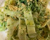 Foto del passaggio 4 della ricetta Tagliatelle con broccolo, grana e pane tostato