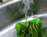 A picture of step 1 of Okra With Onion Masala.