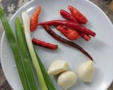 Foto langkah ke 2 dari resep Cumi Cabe Garam.