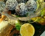 صورة لخطوة 3 من وصفة كرات كيك الشوكولاتة وجوز الهند بأسهل طريقة ❤️😋