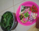 Foto langkah ke 1 dari resep Daun Singkong Kuah Santan Sederhana.