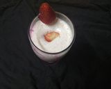 A picture of step 5 of Strawberry milk shake.