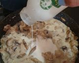 Foto del paso 4 de la receta: Pollo con champiñones en crema keto
