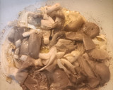 Foto del paso 4 de la receta: Butifarra blanca con setas a la sidra