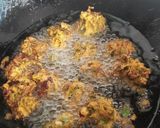 A picture of step 4 of Spring onion pakoda.