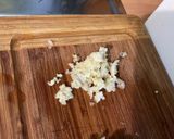 Une image de l'étape 5 de Trio de légumes sautés à l’ail, oignon et persil.