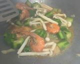 Gambar langkah 3 resipi Sayur Cendawan dan Petola.