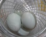 Foto langkah ke 3 dari resep Telur Asin Bawang Putih Homemade.