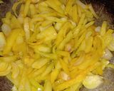উচ্ছে আলু পিঁয়াজ ভাজা(Uchche aloo piyaj bhaja recipe in Bengali) রেসিপি ধাপ - 3 ছবি
