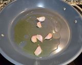 Foto del paso 5 de la receta: Emperador con cebolla caramelizada, champiñones rodajas de tomate con un toque de vino blanco