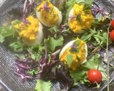 Une image de l'étape 11 de 🥄🍋🍃Œufs🥚mimosas 🍽️🧉🍯sur lit de salade 🥗.