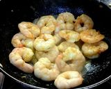ষ্টর ফ্রায়েড চিলি গার্লিক পেরি পেরি প্রন(stir fried chilli garlic prawn recipe in Bengali) রেসিপির ধাপ 1 ছবি