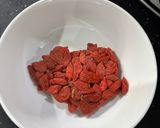 Foto langkah ke 1 dari resep Iced Honey Lemon Goji Berries.