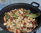 Foto langkah ke 4 dari resep Tahu tumis bunga bawang.