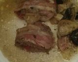 Foto del paso 8 de la receta: Rollo de carne picada rellena en salsa con champiñones, pollo y piquillos