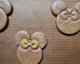 Foto del paso 5 de la receta: Galletas sabor a Disney. Mickey y Minnie sin cortante