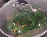 Foto del paso 4 de la receta: Kale con champiñones, piñones y otras cosas!