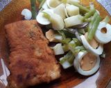 Foto del paso 6 de la receta: Bifes de pescado a la milanesa con ensalada