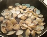 Foto del paso 2 de la receta: Merluza con almejas y gambas estilo marinera