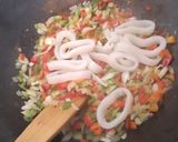 Foto del paso 1 de la receta: Paella de mariscos 🦞🦀🦑🦐