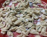 Gambar langkah 3 resipi Kuih Gunting.