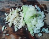 Foto langkah ke 3 dari resep Nasi Goreng Telur Omega.