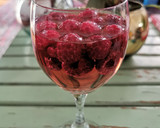 Foto del paso 3 de la receta: Vino rosado con frambuesas