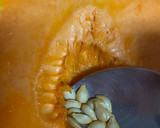Foto del paso 2 de la receta: Crema de calabaza 100% de aprovechamiento