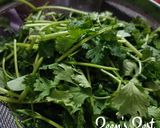 A picture of step 1 of Coriander Pesto.
