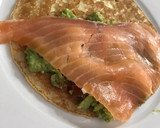 Foto del paso 4 de la receta: Crepes rellenos de salmón con aguacate, pesto y queso de cabra. Facilísimos y muy rápidos