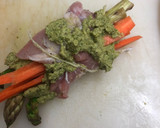 Foto del paso 3 de la receta: 247. Rollitos de pechuga con cebollitas (principal carne)