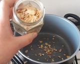 Foto del paso 2 de la receta: Pollo al sartén con mix de quinoa