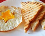 A picture of step 5 of Half fry star egg.