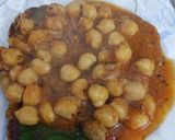 A picture of step 4 of Chole Tikki Chaat.