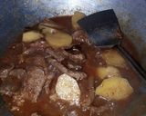 Foto langkah ke 4 dari resep Semur daging kentang pedas.