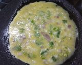 A picture of step 2 of Sooji noodles omelet.
