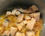Foto del paso 2 de la receta: Salmón guisado con patatas