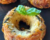 Foto del passaggio 5 della ricetta Donuts salati di zucchine e patate