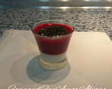 Foto del paso 7 de la receta: Crema de queso con coulís de frambuesas, para San Valentín