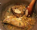 Foto del paso 10 de la receta: Codillo de paletilla de cordero, en salsa de ajos, perejil y mostaza
