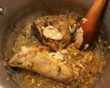 Foto del paso 10 de la receta: Codillo de paletilla de cordero, en salsa de ajos, perejil y mostaza