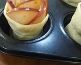 Foto langkah ke 5 dari resep Roses Apple Pie.
