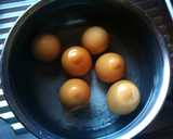 Foto del paso 1 de la receta: Huevos rellenos con atún